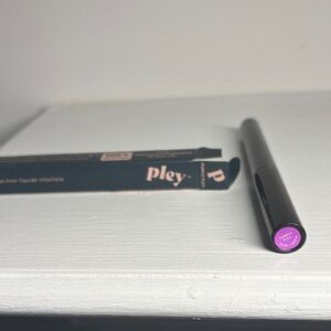 Pley Liquid Eyeliner in Purple